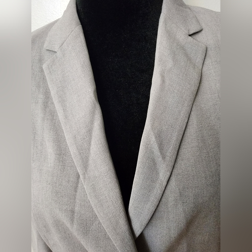 Ellen Tracy Grey Stretch Blazer Size 8 - Picture 3 of 10
